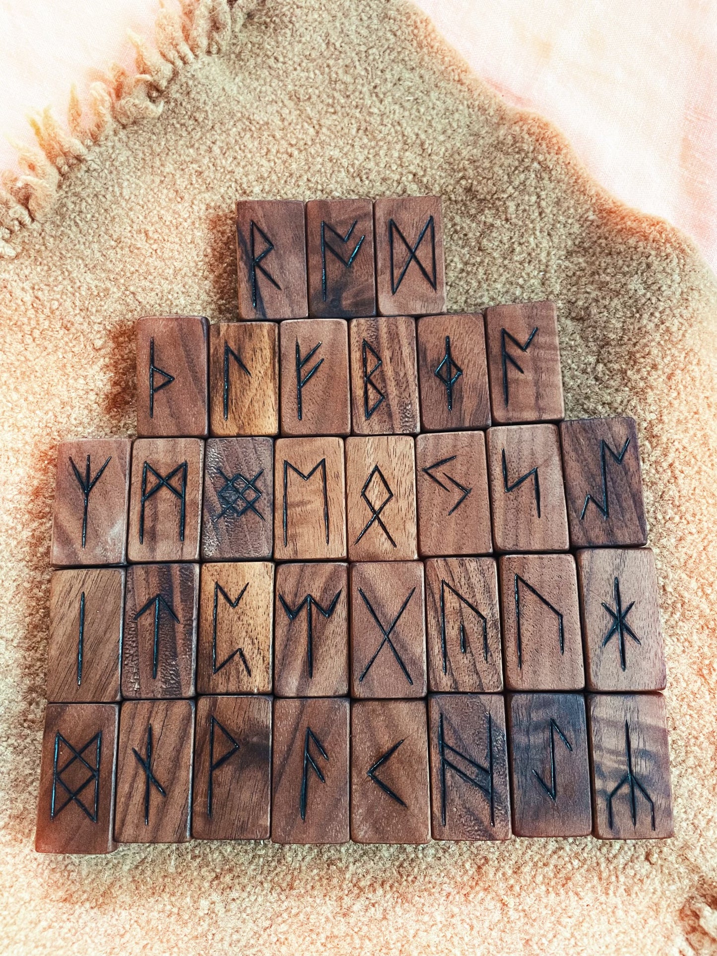 Huldufólk Rune Set