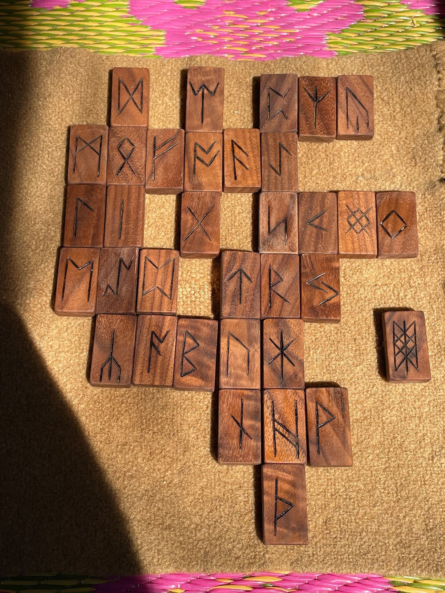 Bebe of the Mountain Rune Set