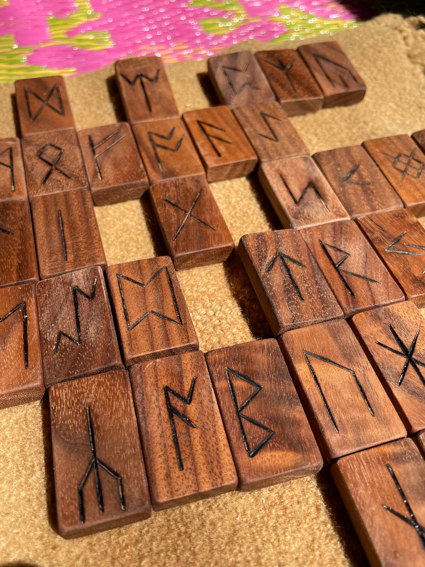 Bebe of the Mountain Rune Set